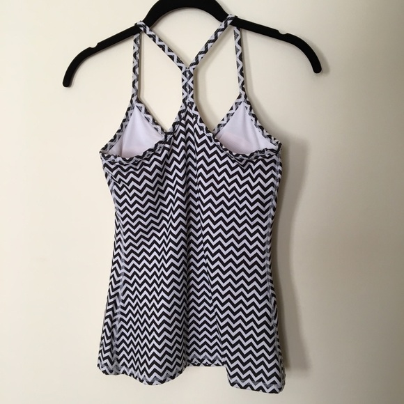 Gap body chevron workout tank size extra small - Picture 6 of 6